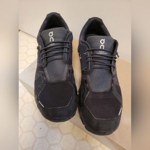 On Running Cloud 5 Black size 10